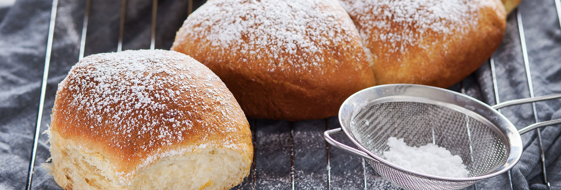 Pan brioches artigianale a forma di numero per compleanno bambini